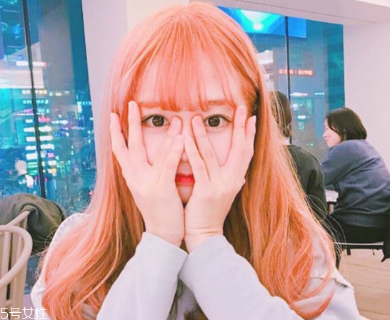 冬天適合弄什么發(fā)型 個(gè)性染發(fā)圖片 冬天適合弄什么發(fā)型 個(gè)性染發(fā)圖片