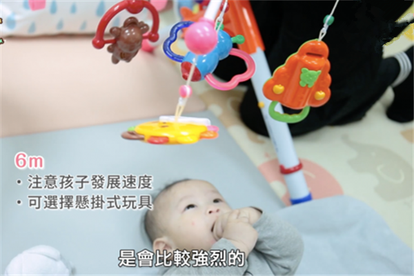 如何刺激寶寶的視覺(jué)、聽(tīng)覺(jué)、觸覺(jué)發(fā)育