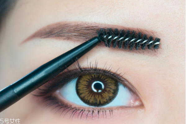 怎么畫(huà)眉毛不顯兇 眉毛這樣畫(huà)會(huì)顯得柔和