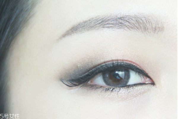 眼睛短怎么化妝 眼妝技巧大合集 眼睛短怎么化妝 眼妝技巧大合集