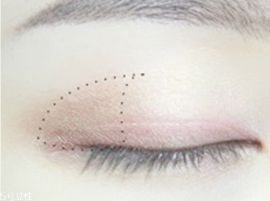 眼睛短怎么化妝 眼妝技巧大合集 眼睛短怎么化妝 眼妝技巧大合集