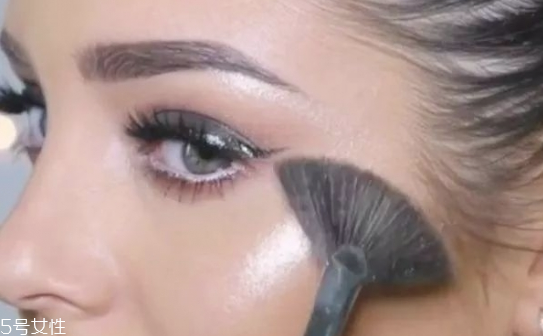 眼睛短怎么化妝 眼妝技巧大合集 眼睛短怎么化妝 眼妝技巧大合集