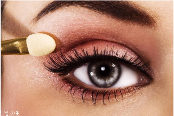 怎樣畫眼線顯眼睛大 超簡單大眼妝畫法 怎樣畫眼線顯眼睛大 超簡單大眼妝畫法