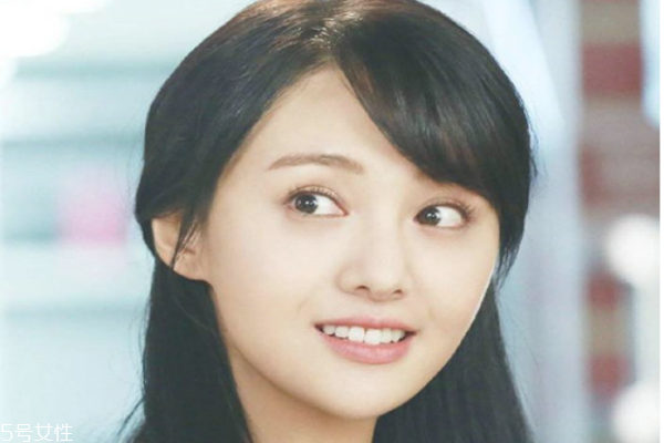 拉直的頭發(fā)怎么扎好看 拉直頭發(fā)多久可以扎頭發(fā) 拉直的頭發(fā)怎么扎好看 拉直頭發(fā)多久可以扎頭發(fā)