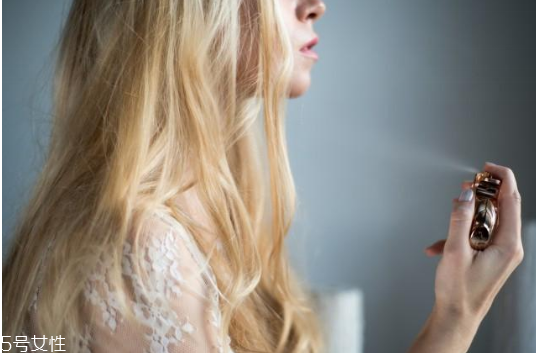 自己卷發(fā)怎么弄 卷發(fā)自己在家怎么打理 自己卷發(fā)怎么弄 卷發(fā)自己在家怎么打理