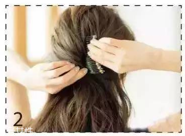 卷發(fā)扎什么發(fā)型好看 長卷發(fā)扎法教程 卷發(fā)扎什么發(fā)型好看 長卷發(fā)扎法教程