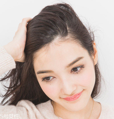 卷發(fā)扎什么發(fā)型好看 長卷發(fā)扎法教程 卷發(fā)扎什么發(fā)型好看 長卷發(fā)扎法教程