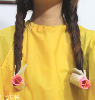 自己在家怎么做卷發(fā) 怎樣在家自己燙發(fā)教程 自己在家怎么做卷發(fā) 怎樣在家自己燙發(fā)教程