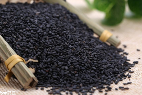 吃些什么可以有效的幫助治療脫發(fā)問題 吃些什么可以有效的幫助治療脫發(fā)問題