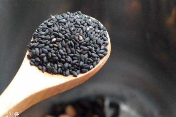 吃些什么可以有效的幫助治療脫發(fā)問題 吃些什么可以有效的幫助治療脫發(fā)問題