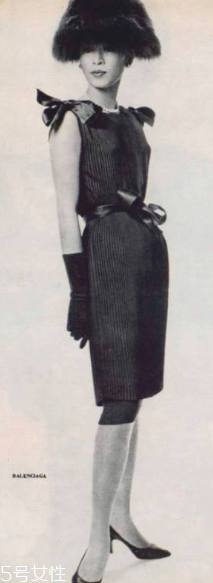 燈芯絨外套配什么褲子 燈芯絨外套褲子搭配圖片 燈芯絨外套配什么褲子 燈芯絨外套褲子搭配圖片