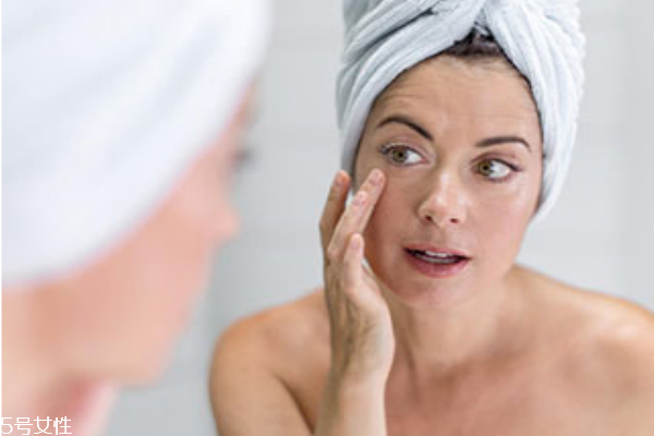 去除魚(yú)尾紋眼袋的妙方 眼霜錯(cuò)誤的涂法