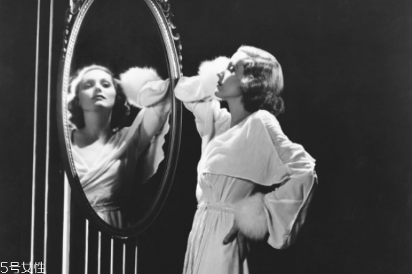 去魚(yú)尾紋的最好土方法 魚(yú)尾紋除皺方法