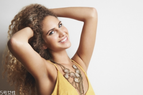 皮膚突然癢起來(lái)有紅點(diǎn)是怎么回事 過(guò)敏現(xiàn)象要小心