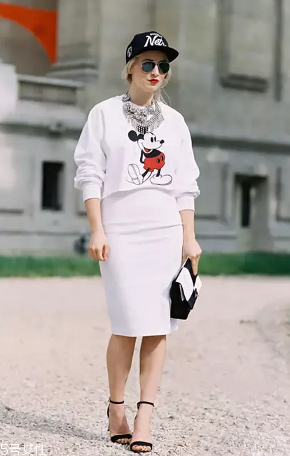 半身長裙配什么上衣 半身長裙上衣搭配圖片 半身長裙配什么上衣 半身長裙上衣搭配圖片