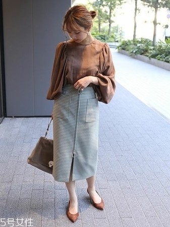 半身長裙配什么上衣 半身長裙上衣搭配圖片 半身長裙配什么上衣 半身長裙上衣搭配圖片