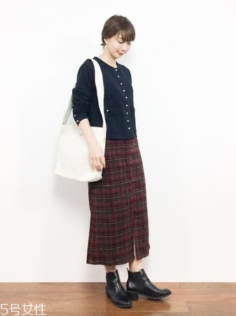 半身長裙配什么上衣 半身長裙上衣搭配圖片 半身長裙配什么上衣 半身長裙上衣搭配圖片