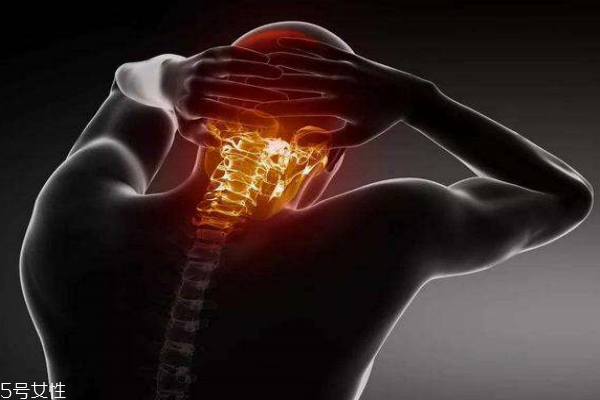 頸椎病的自我治療方法 自己在家中就可以練起來(lái)