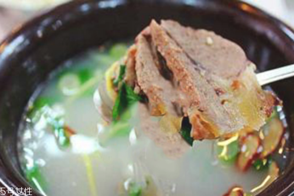 冬天干燥吃什么好 冬天干燥喝什么湯好 冬天干燥吃什么好 冬天干燥喝什么湯好