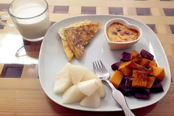 天冷進(jìn)補(bǔ)來碗紅棗紫米粥暖身健脾胃 天冷進(jìn)補(bǔ)來碗紅棗紫米粥暖身健脾胃