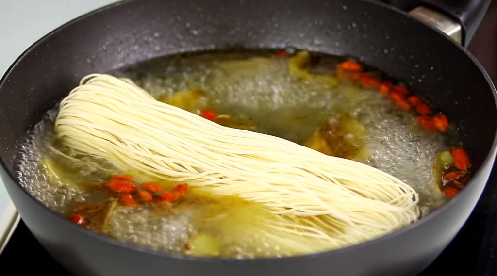 麻油雞蛋面線怎么做好吃 圖文步驟解析 麻油雞蛋面線怎么做好吃 圖文步驟解析