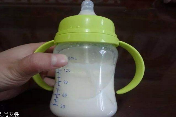 奶粉不溶解是怎么回事 怎么泡奶粉 奶粉不溶解是怎么回事 怎么泡奶粉