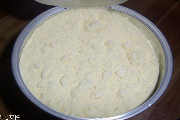 奶粉結塊是什么原因 還能喝嗎