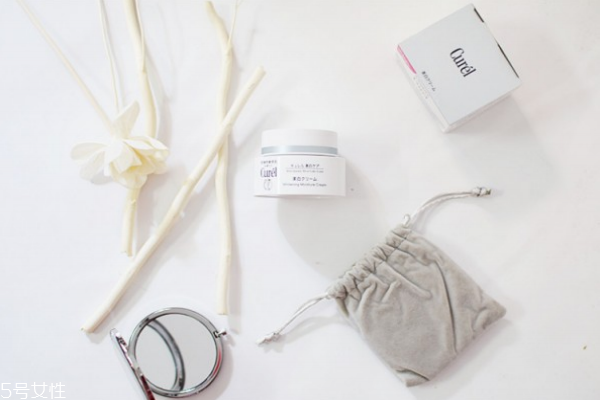 珂潤美白面霜多少錢 珂潤美白面霜適合年齡 珂潤美白面霜多少錢 珂潤美白面霜適合年齡