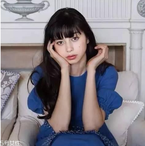 黑茶色好看嗎 黑茶色與黑色頭發(fā)對(duì)比 黑茶色好看嗎 黑茶色與黑色頭發(fā)對(duì)比