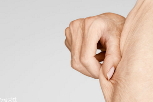 皮膚松弛，你應(yīng)該為肌膚補(bǔ)充營(yíng)養(yǎng)