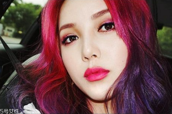 pony酒紅色妝容教程 秋冬桃紅眼妝教程 pony酒紅色妝容教程 秋冬桃紅眼妝教程