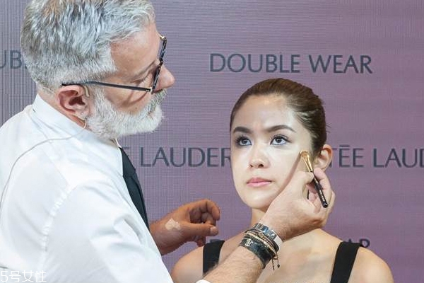 雅詩(shī)蘭黛小棕瓶用法指南 彩妝師5個(gè)秘密用法