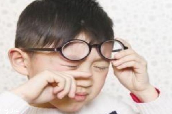 近視眼手術(shù)有哪些后遺癥 術(shù)后注意事項