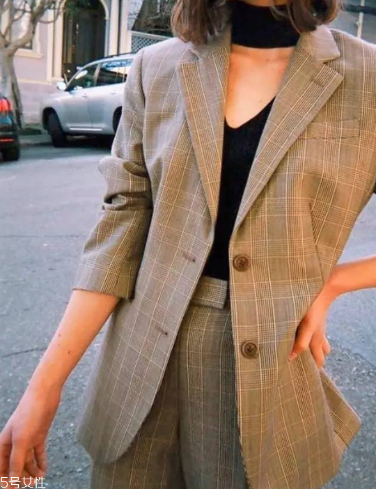 格紋西裝配什么褲子 5種搭配塑造英倫氣質 格紋西裝配什么褲子 5種搭配塑造英倫氣質