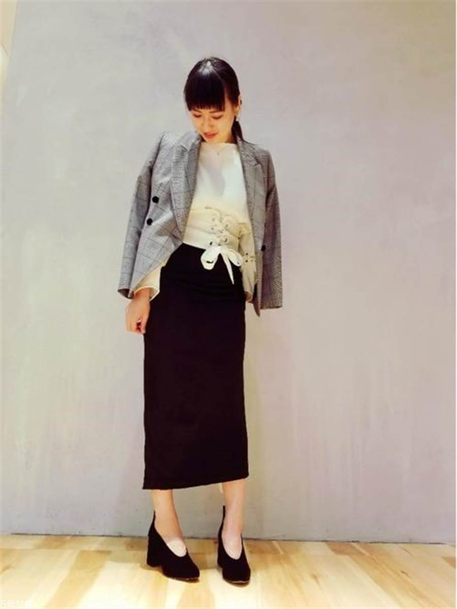 格紋西裝配什么褲子 5種搭配塑造英倫氣質 格紋西裝配什么褲子 5種搭配塑造英倫氣質