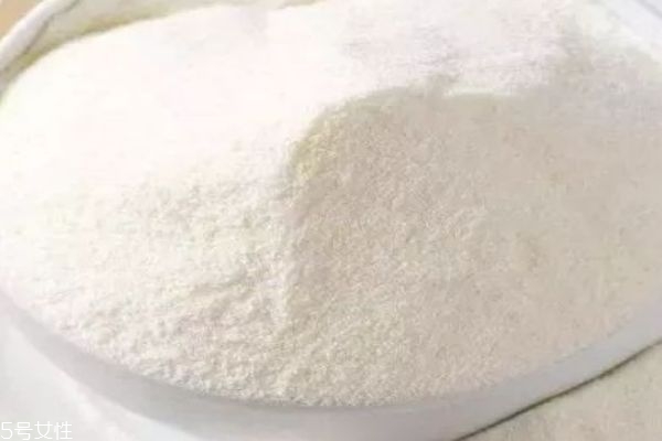 奶粉該不該經(jīng)常換 寶寶喝奶粉注意事項(xiàng) 奶粉該不該經(jīng)常換 寶寶喝奶粉注意事項(xiàng)