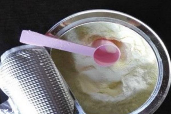 奶粉該不該經(jīng)常換 寶寶喝奶粉注意事項(xiàng) 奶粉該不該經(jīng)常換 寶寶喝奶粉注意事項(xiàng)