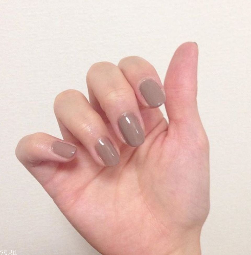 棕色指甲油哪個(gè)牌子好 5款開架棕色指甲油推薦