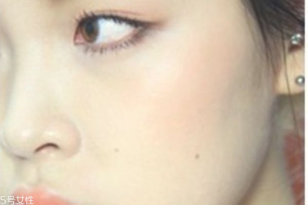 怎樣畫(huà)眼影腮紅 教你如何畫(huà)好腮紅