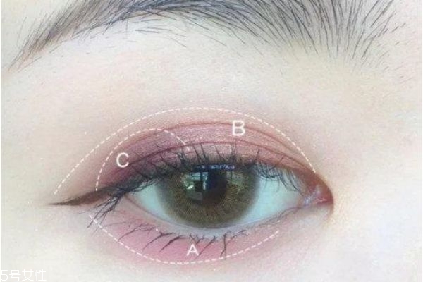 紫色眼影好看嗎 紫色眼妝的畫(huà)法