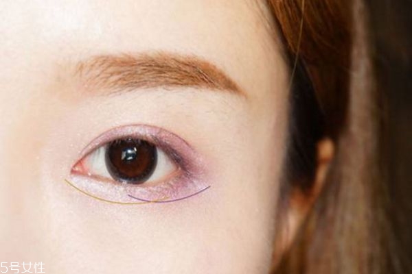 紫色眼影好看嗎 紫色眼妝的畫(huà)法