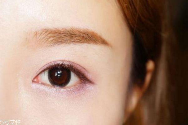 紫色眼影好看嗎 紫色眼妝的畫(huà)法