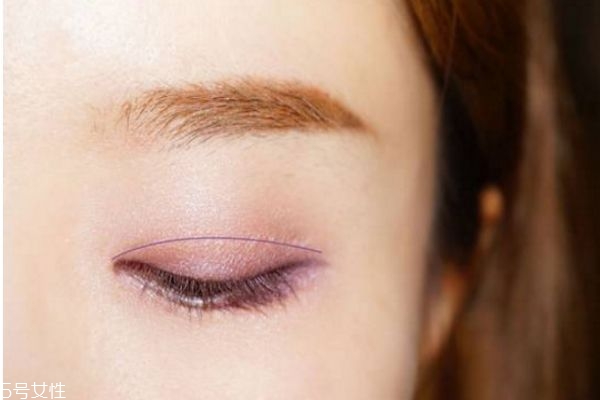 紫色眼影好看嗎 紫色眼妝的畫(huà)法