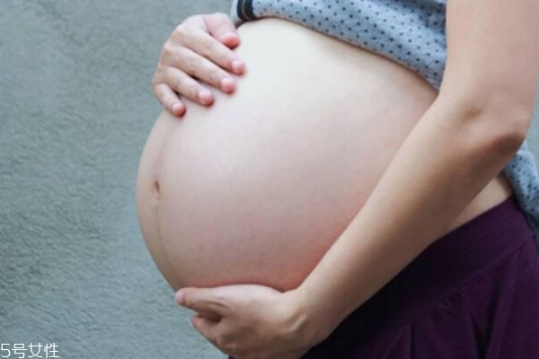 孕婦濕熱重怎么辦 濕熱會(huì)傳染胎兒嗎