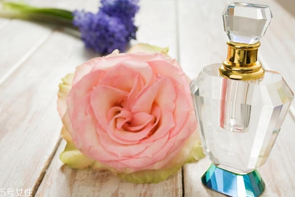 淡香水可以維持多久 3到4個小時