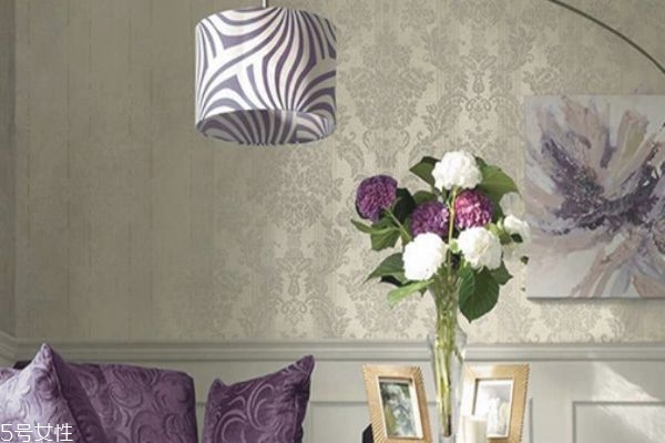 乳膠漆和壁紙哪個好 各有優(yōu)缺點(diǎn)