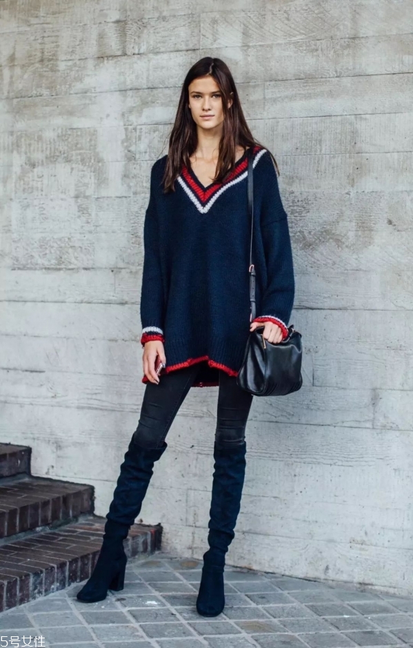 長(zhǎng)靴配什么衣服好看 冬天女生長(zhǎng)靴怎么搭配衣服