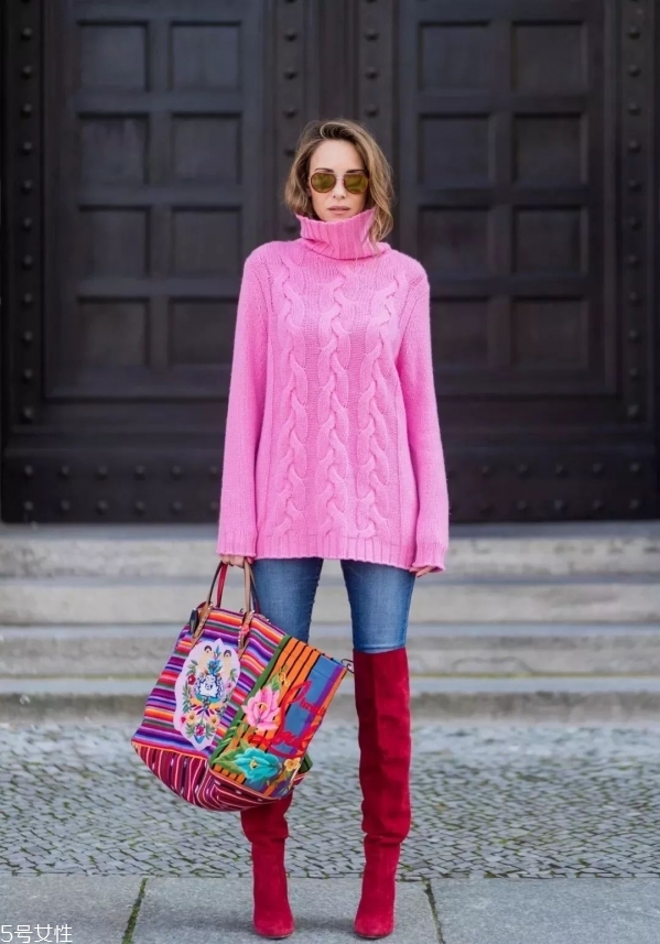長(zhǎng)靴配什么衣服好看 冬天女生長(zhǎng)靴怎么搭配衣服