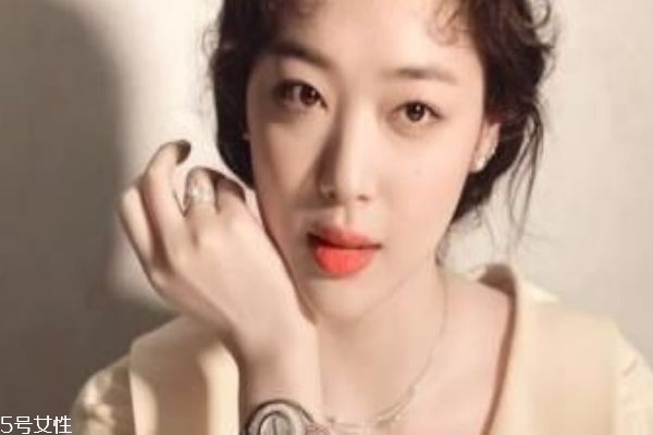 腫眼泡適合什么眼影 眼睛腫怎么畫眼妝 腫眼泡適合什么眼影 眼睛腫怎么畫眼妝