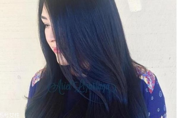 藍(lán)黑色頭發(fā)怎么染 藍(lán)黑色頭發(fā)配方 藍(lán)黑色頭發(fā)怎么染 藍(lán)黑色頭發(fā)配方